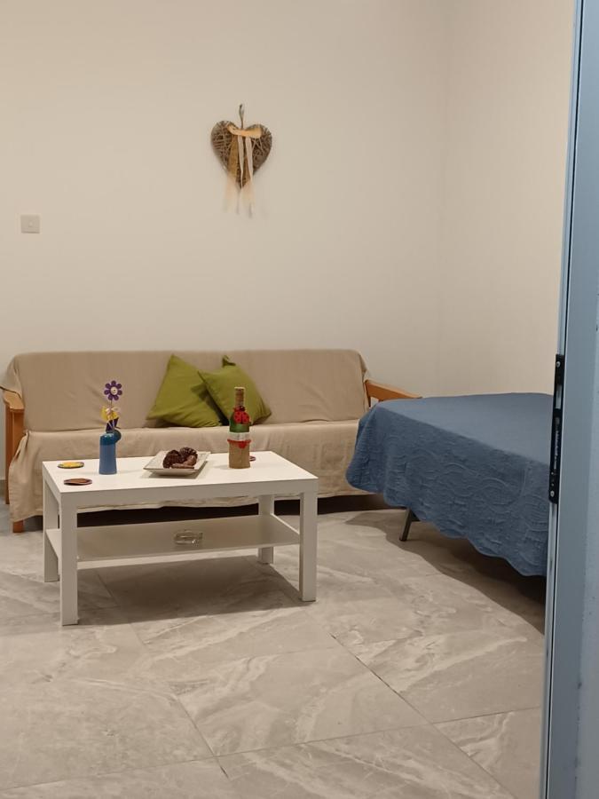 Andri' S Place Paphos Exterior foto