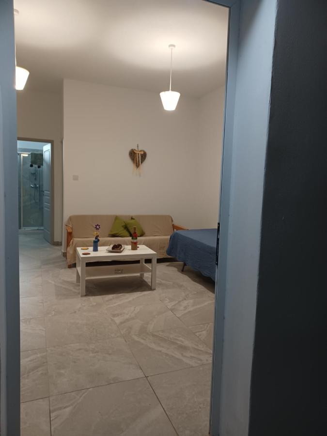 Andri' S Place Paphos Exterior foto